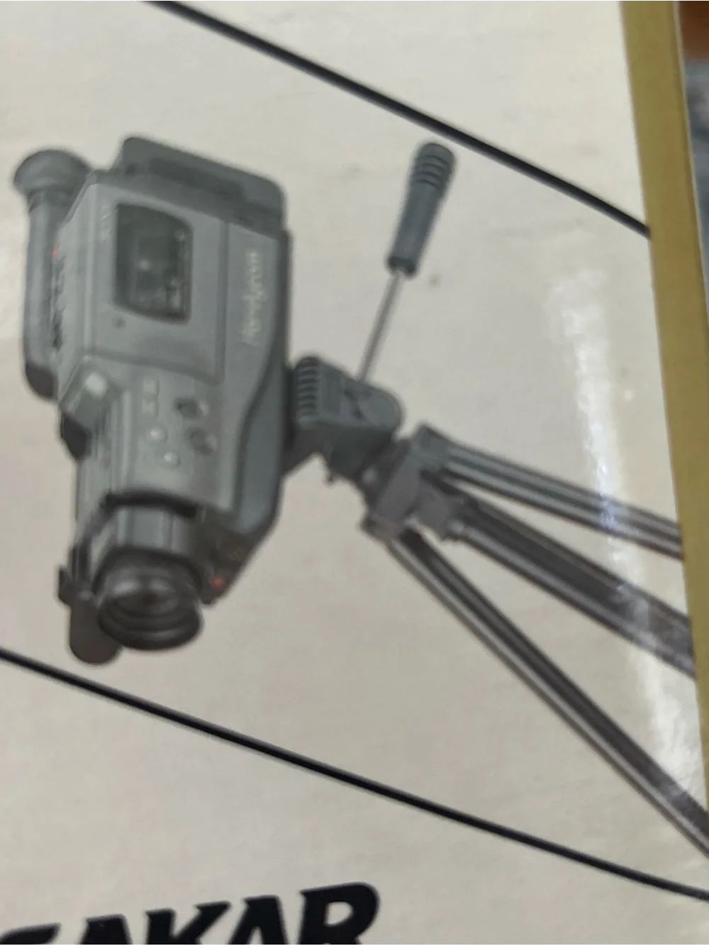The Sak TR-2L Photo/Video Tripod — Gold and White